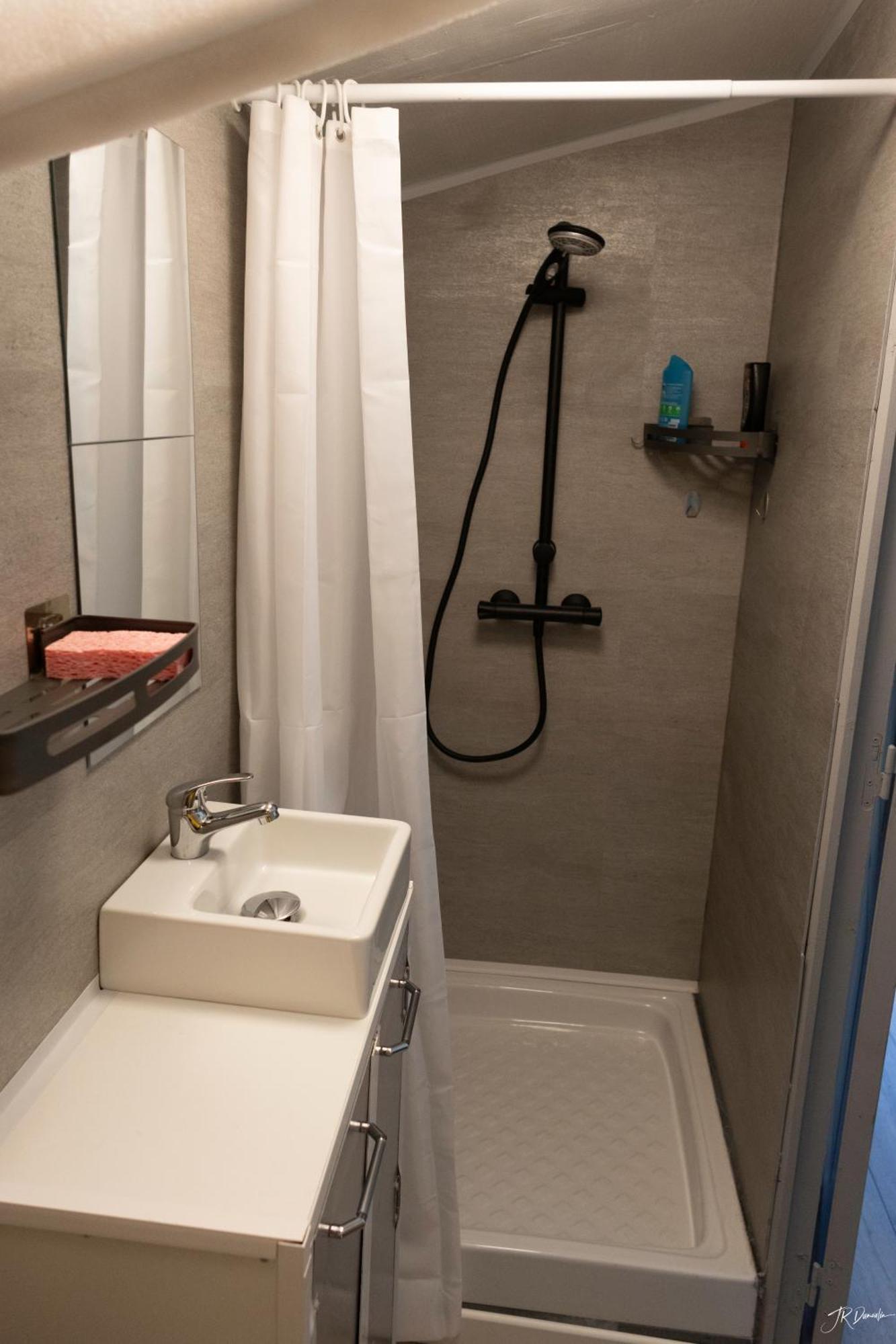 Studio Dans Le Luberon Cereste Екстер'єр фото